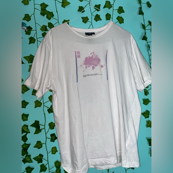 White graphic tee - Picture 12 of 16